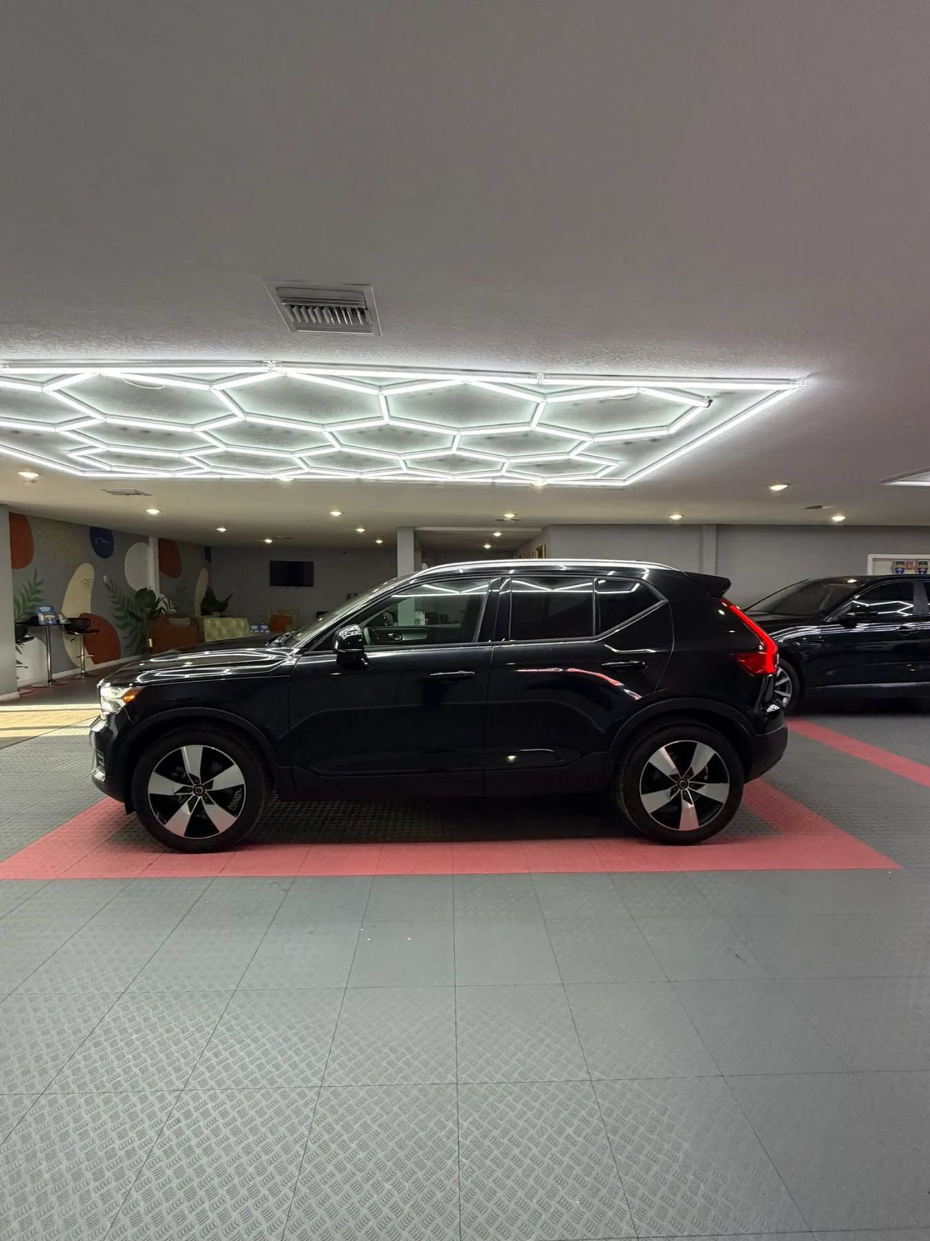 Used 2019 Volvo XC40 T5 Momentum AWD/4WD image 3