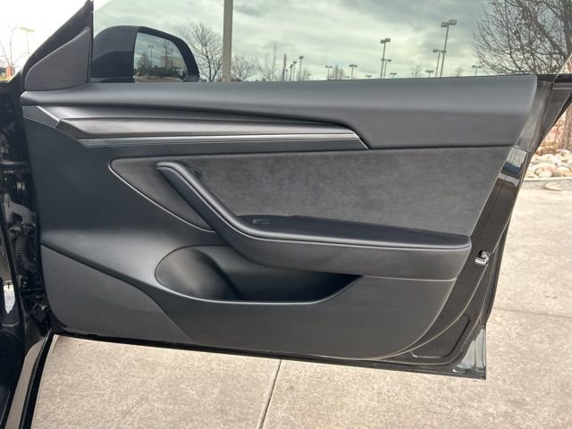 Used 2023 Tesla Model 3 Standard Range image 25
