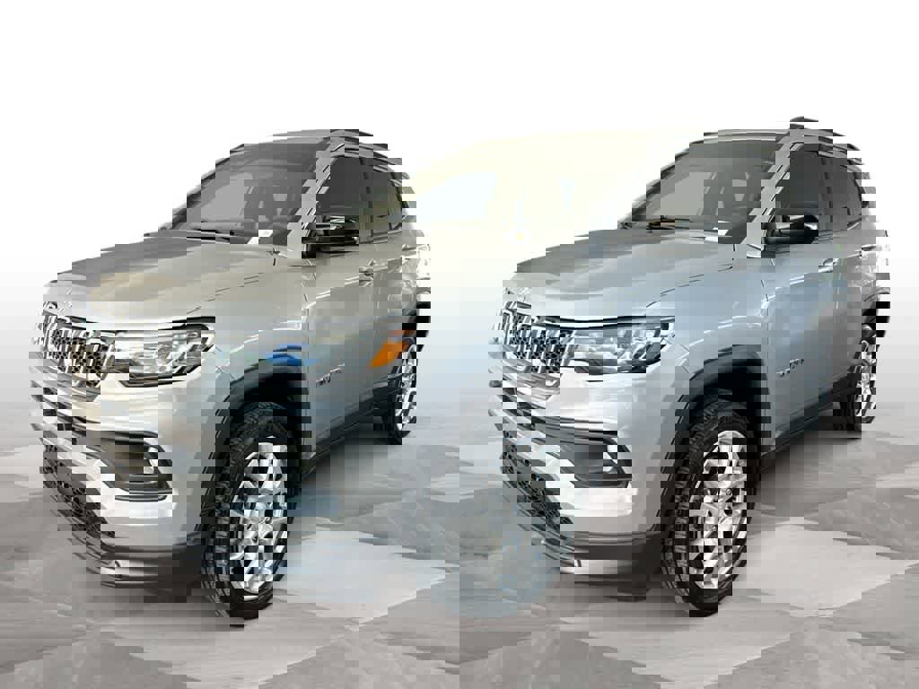 Used 2023 Jeep Compass Latitude image 4