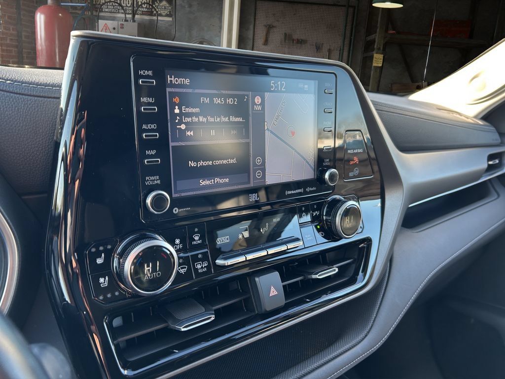 Used 2020 Toyota Highlander Limited FWD image 24