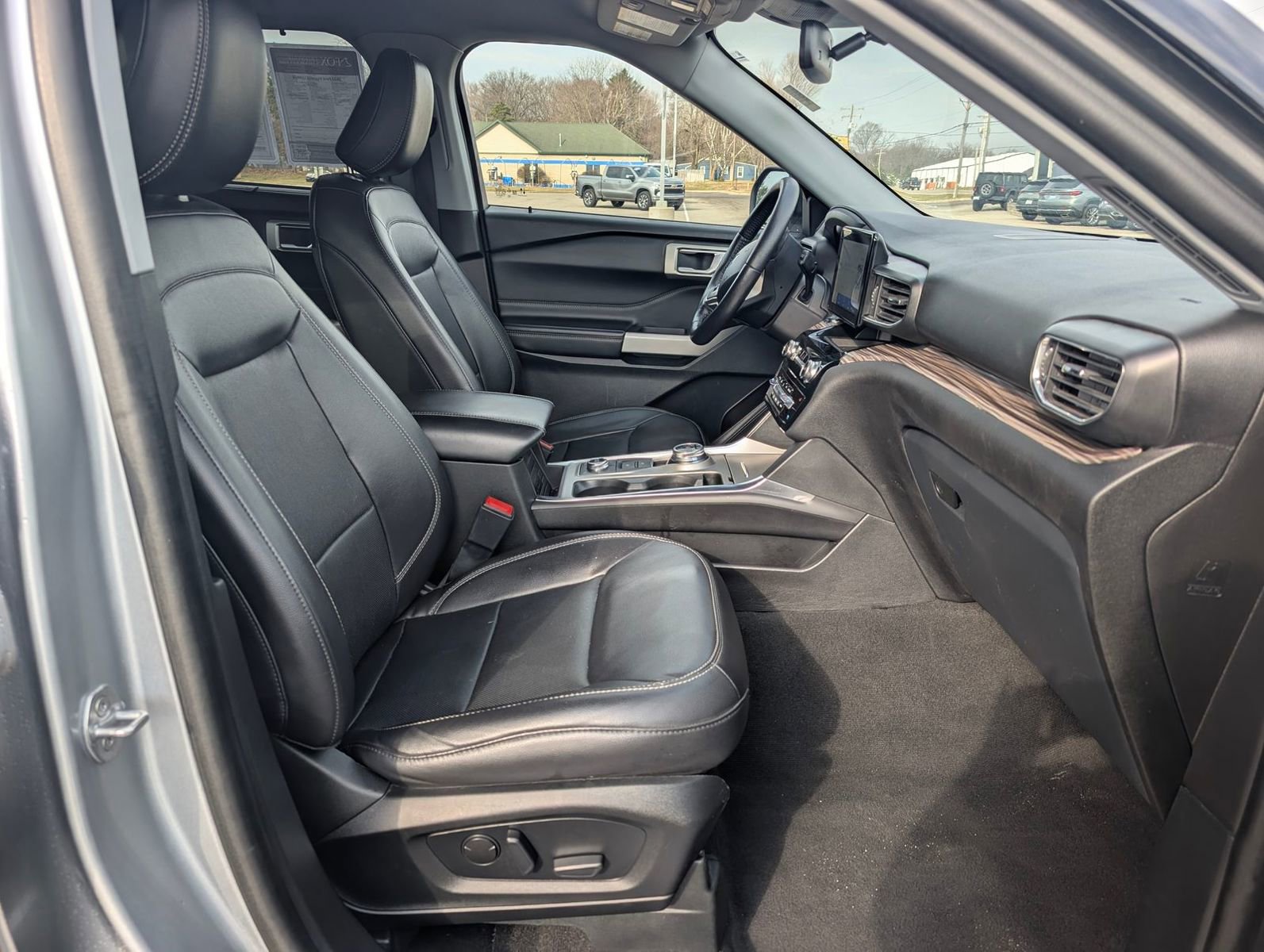 Used 2023 Ford Explorer Limited w/ Equipment Group 301A image 38