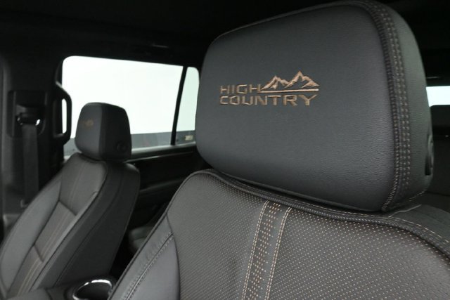 Used 2025 Chevrolet Tahoe High Country AWD/4WD image 27