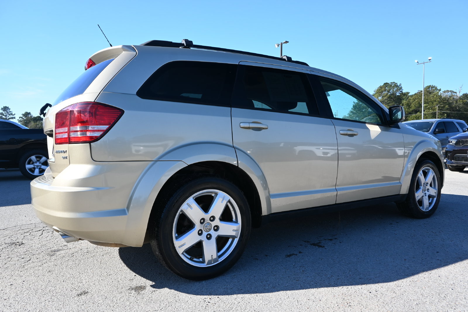 Used 2010 Dodge Journey SXT w/ Flexible Seating Group FWD image 4