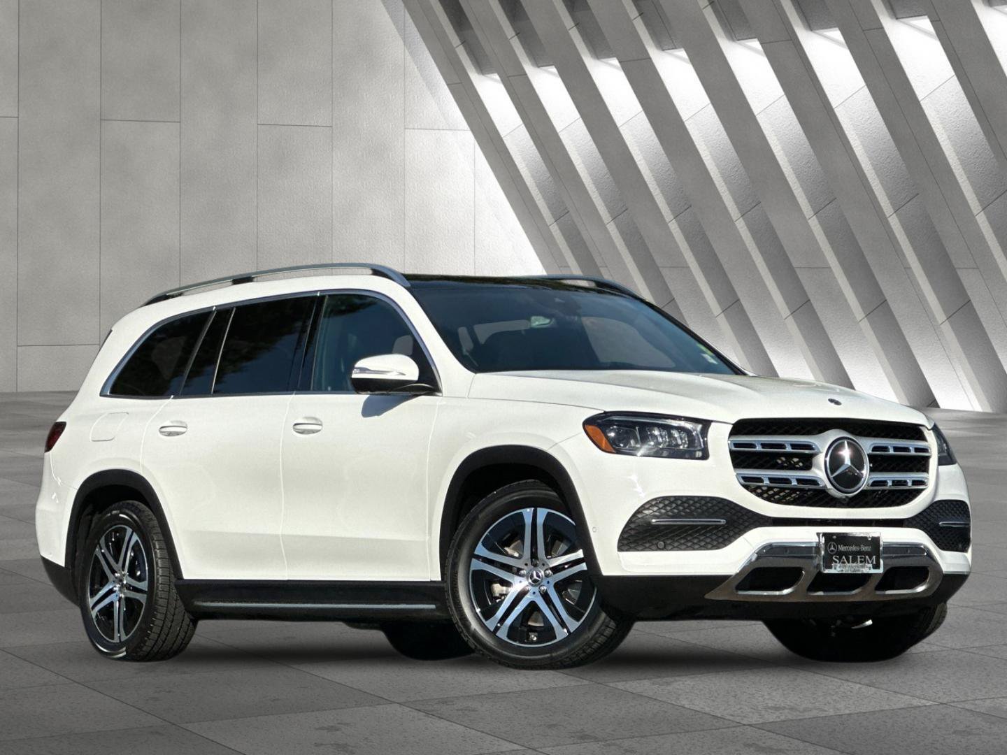 Used 2021 Mercedes-Benz GLS 450 4MATIC image 2