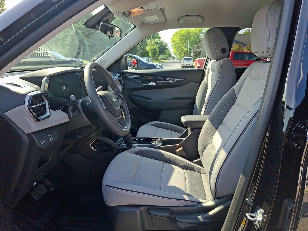 Used 2026 Chevrolet TrailBlazer LS w/ LS Convenience Package FWD image 16