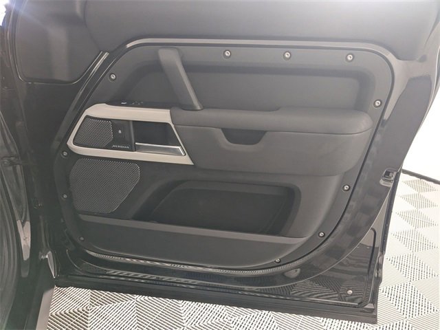 Used 2020 Land Rover Defender 110 SE image 34