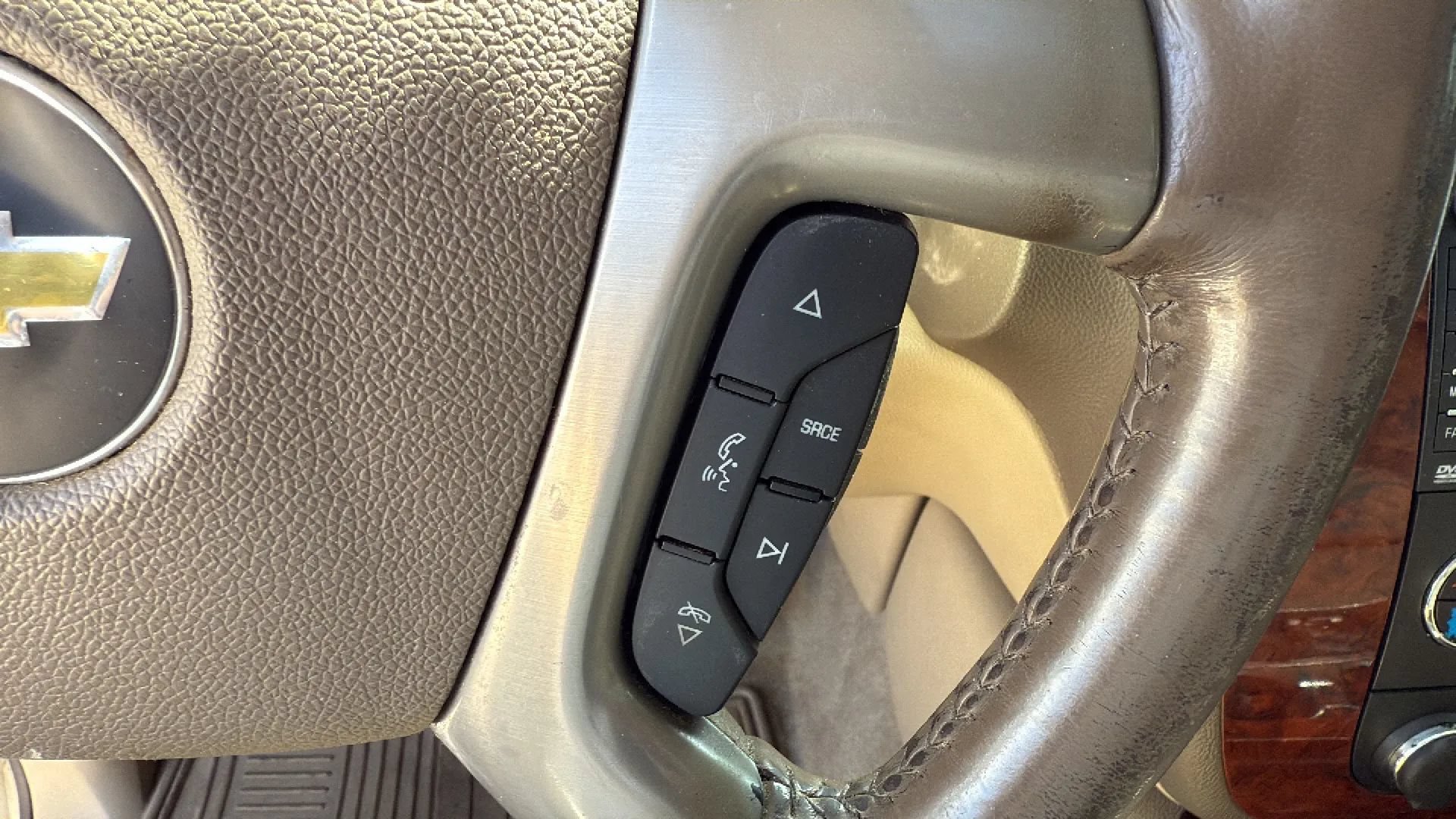 Used 2014 Chevrolet Suburban LTZ AWD/4WD image 38
