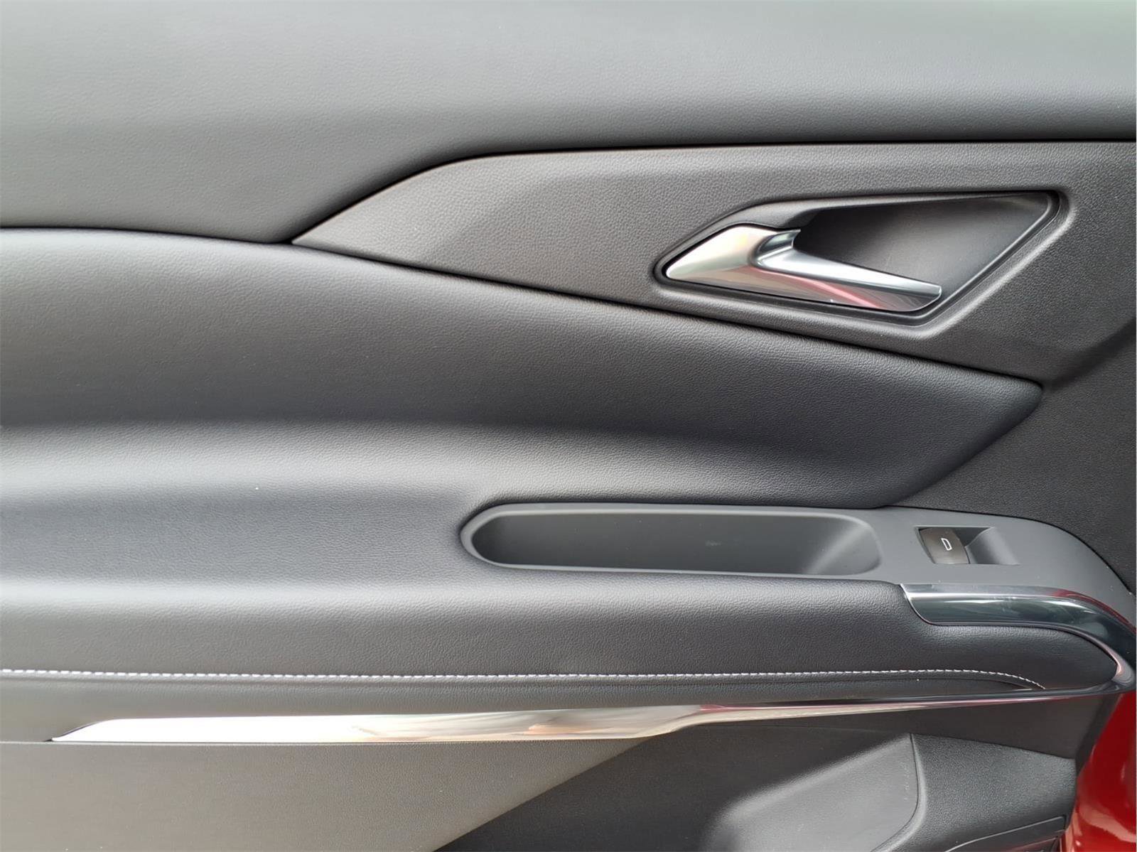 New 2026 Chevrolet Traverse LT image 9