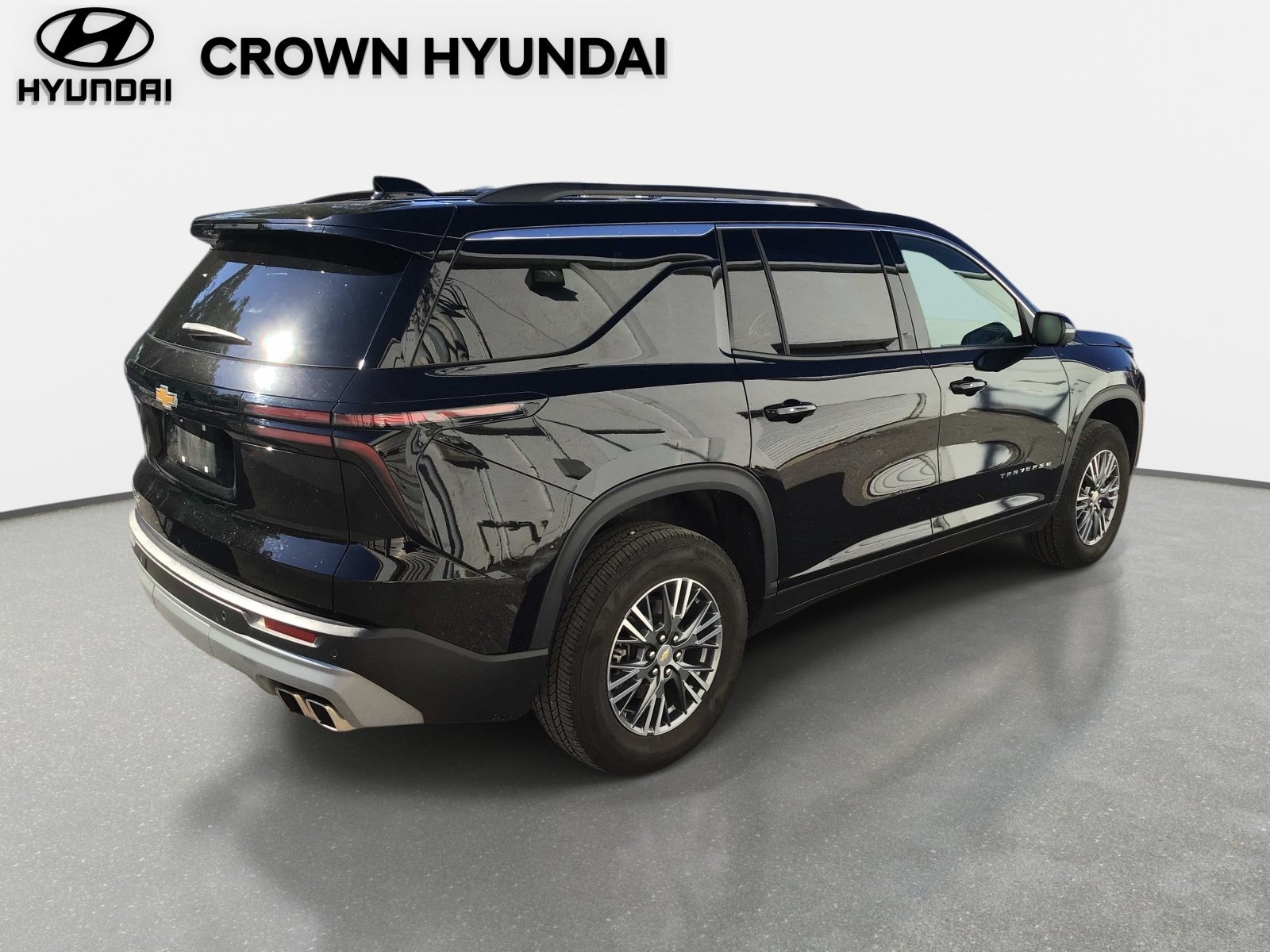Used 2025 Chevrolet Traverse LT w/ Driver Confidence Package FWD image 4