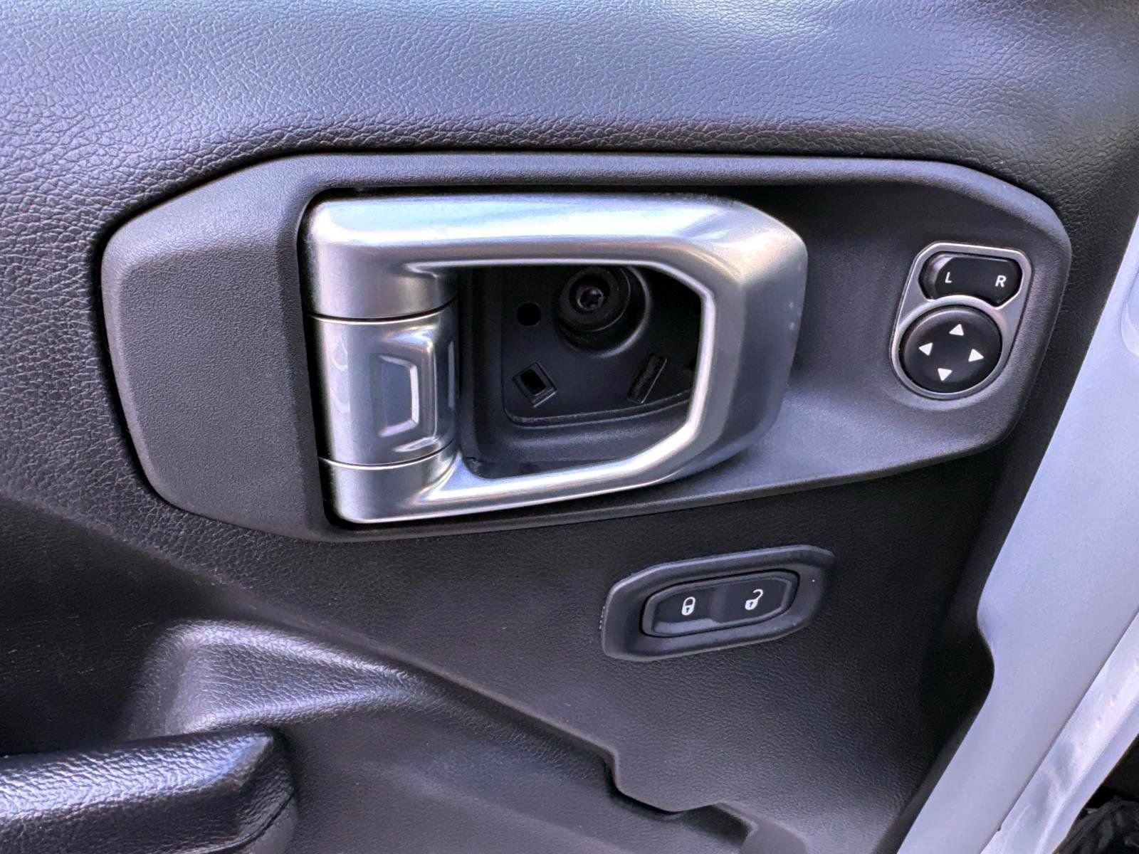 Used 2024 Jeep Wrangler Unlimited image 9