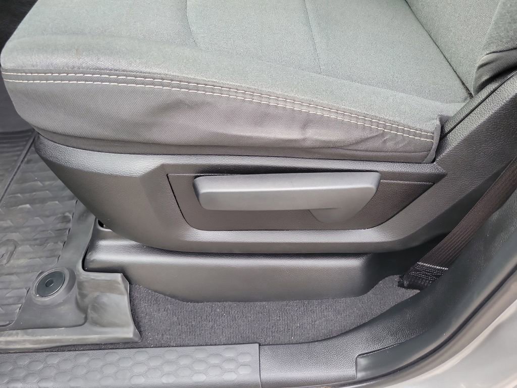 Used 2024 RAM 3500 Tradesman w/ Chrome Appearance Group image 18