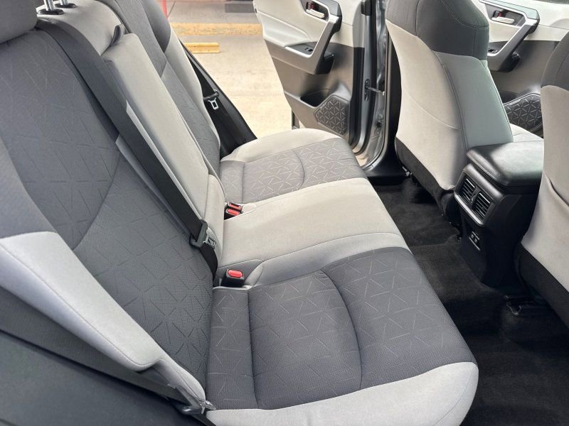 Used 2020 Toyota RAV4 XLE image 14