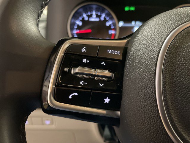 Used 2023 Kia Carnival LX image 33