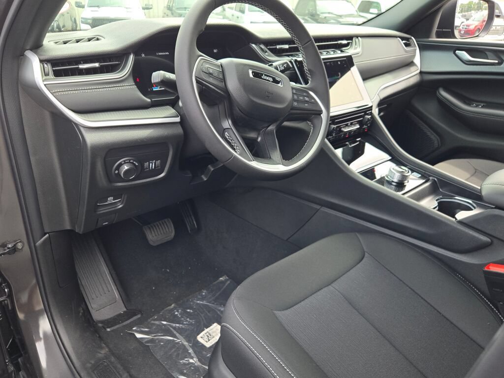 New 2026 Jeep Grand Cherokee Laredo AWD/4WD image 26