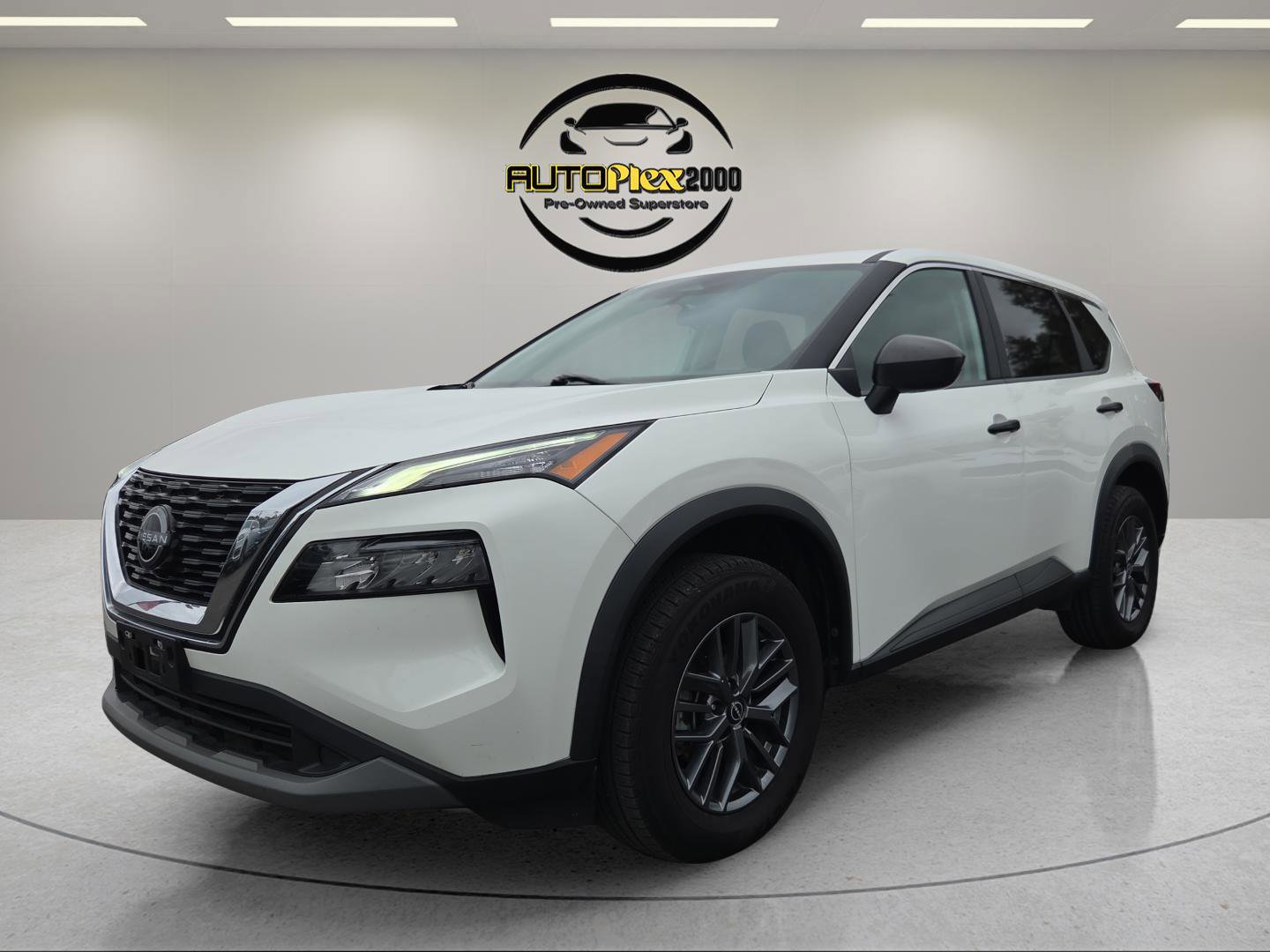 Used 2023 Nissan Rogue S FWD image 3