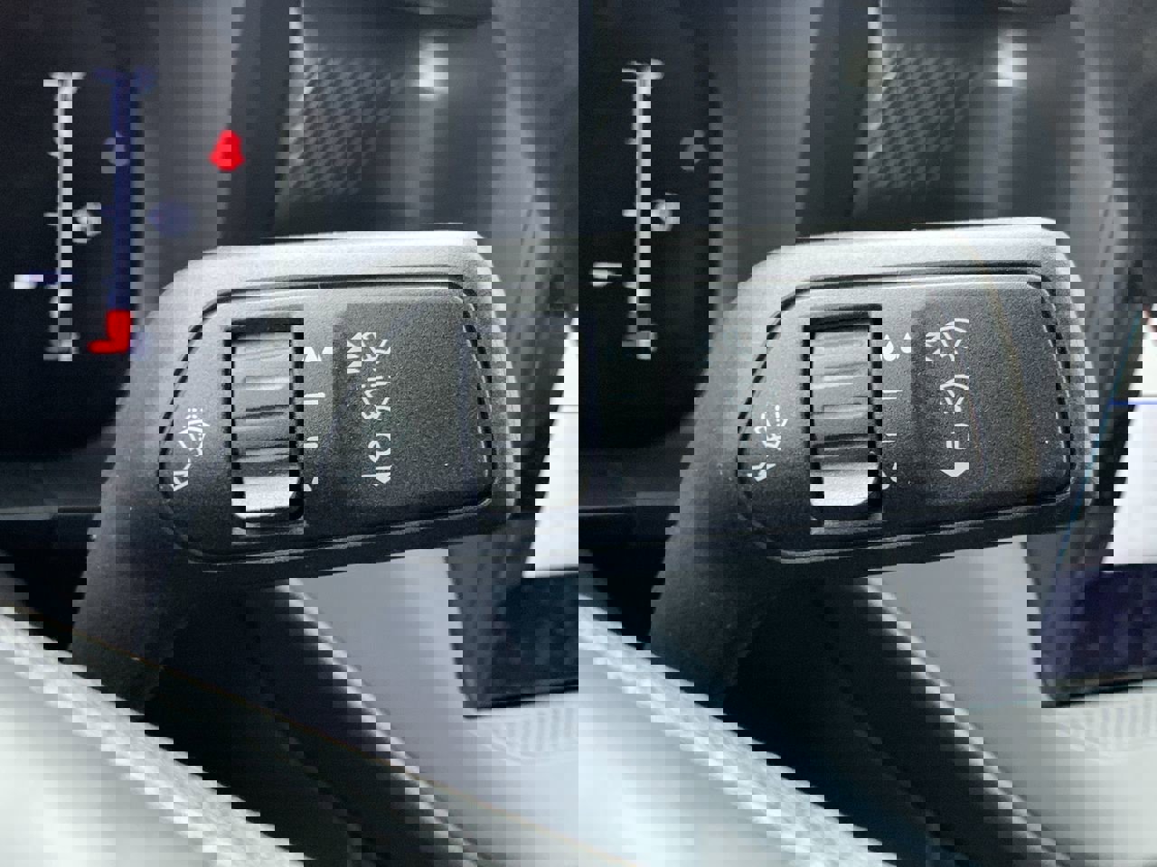 New 2025 Ford Maverick XL image 32