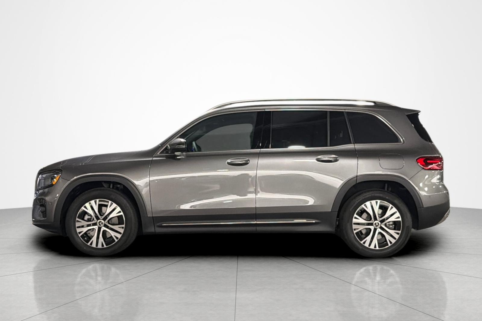 New 2026 Mercedes-Benz GLB 250 image 2