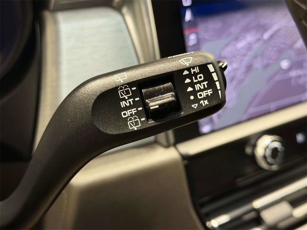 Used 2025 Porsche Macan image 21