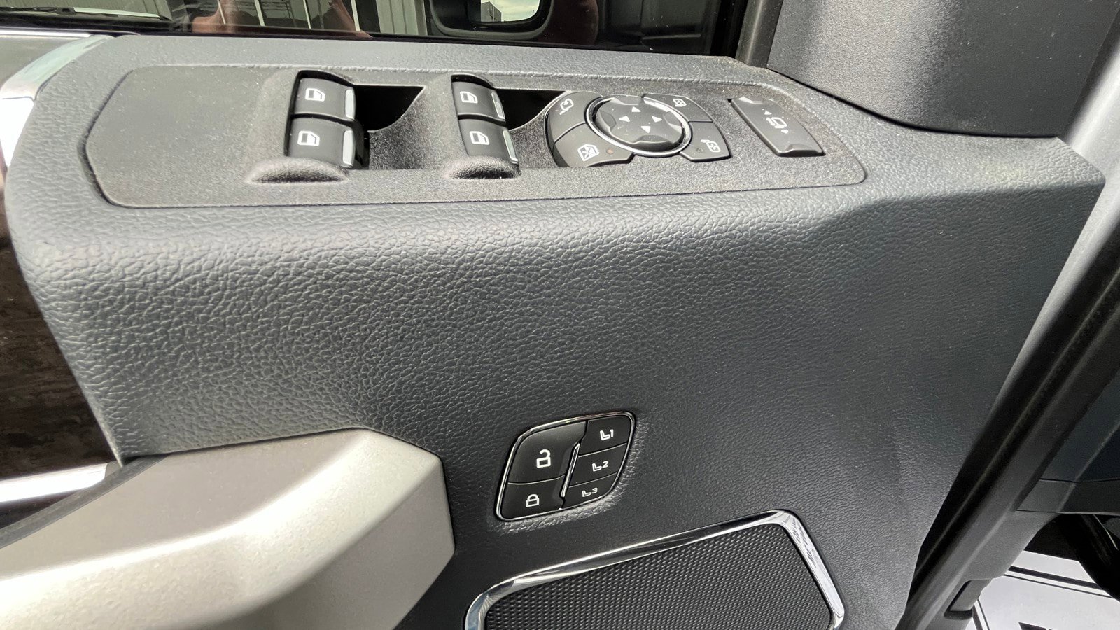 Used 2022 Ford F350 Lariat w/ Lariat Ultimate Package AWD/4WD image 13