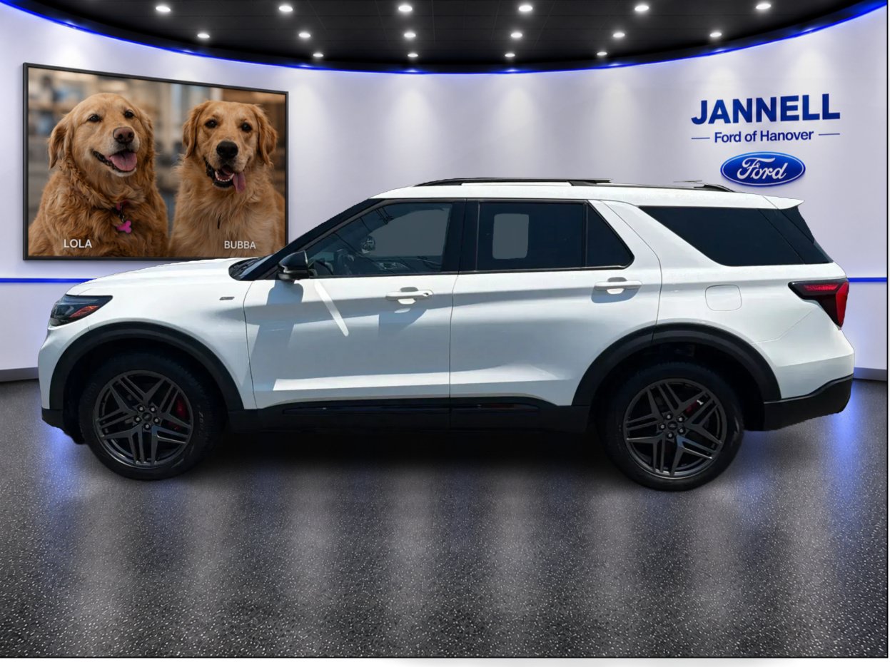 Used 2025 Ford Explorer ST-Line w/ ST-Line Street Pack AWD/4WD image 9