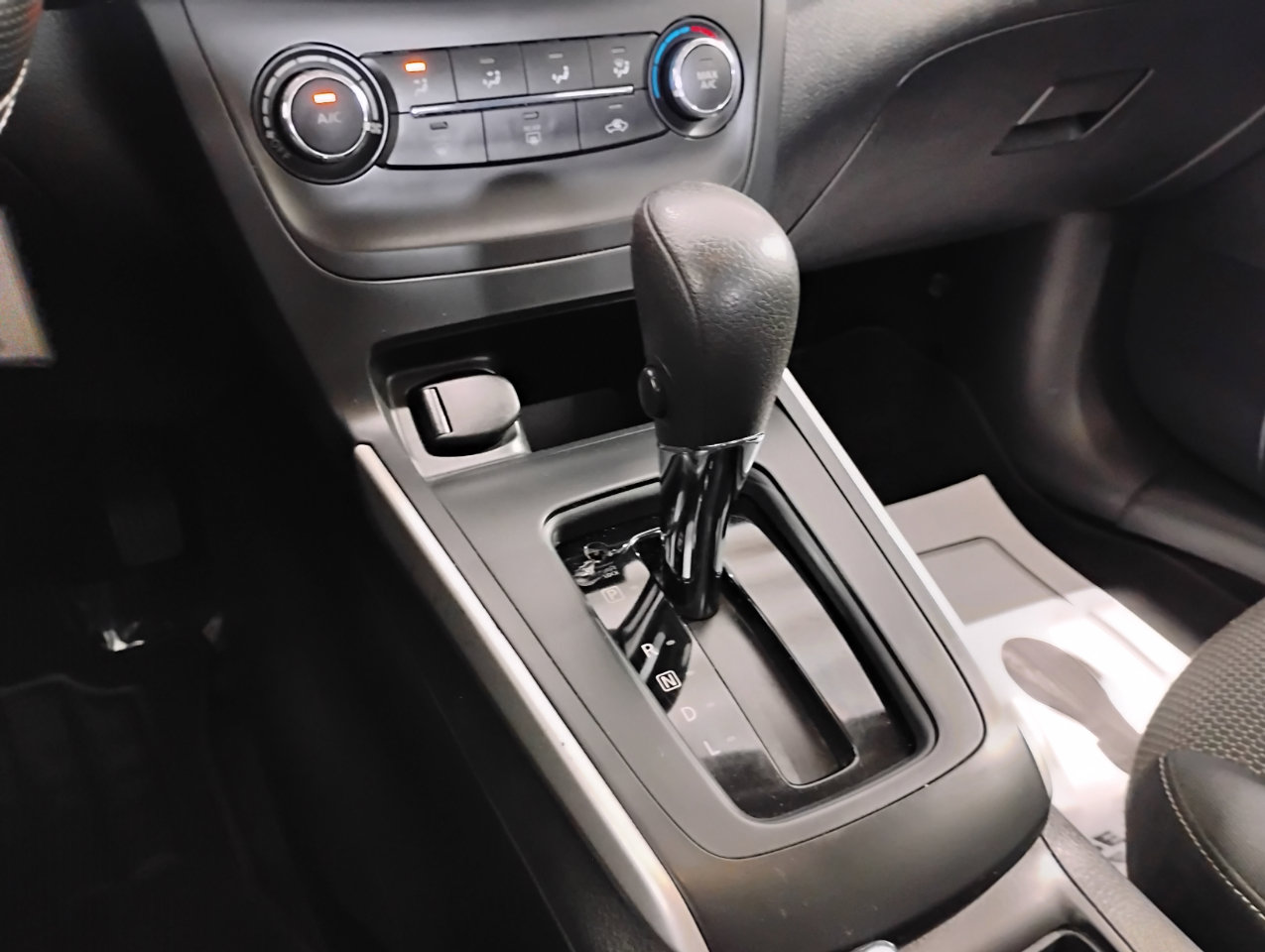 Used 2017 Nissan Sentra S image 56