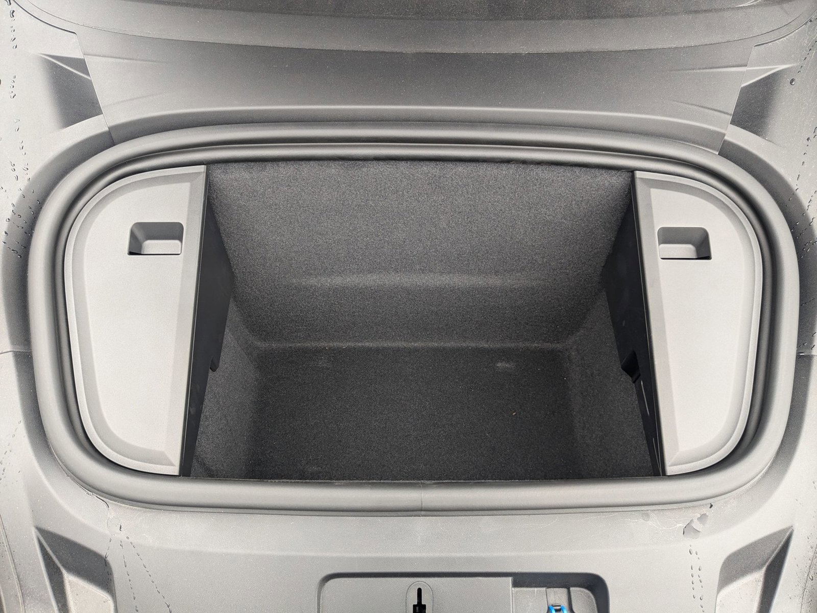 Used 2025 Porsche Taycan image 26