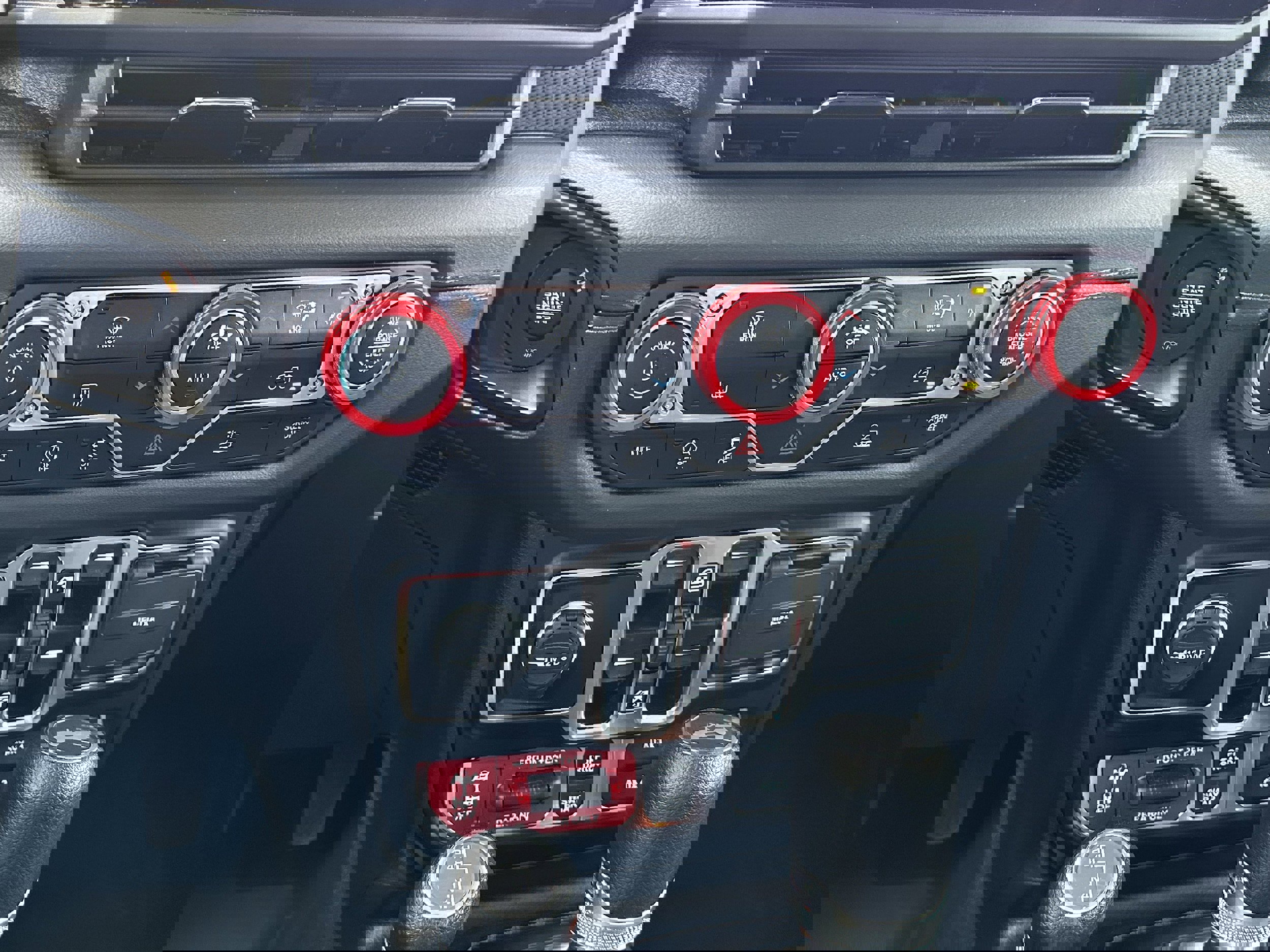 Used 2024 Jeep Wrangler Unlimited Rubicon w/ XTREMEE 35" Tire Package image 27