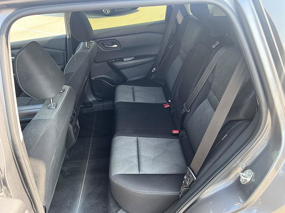 Certified 2025 Nissan Rogue SV FWD image 14