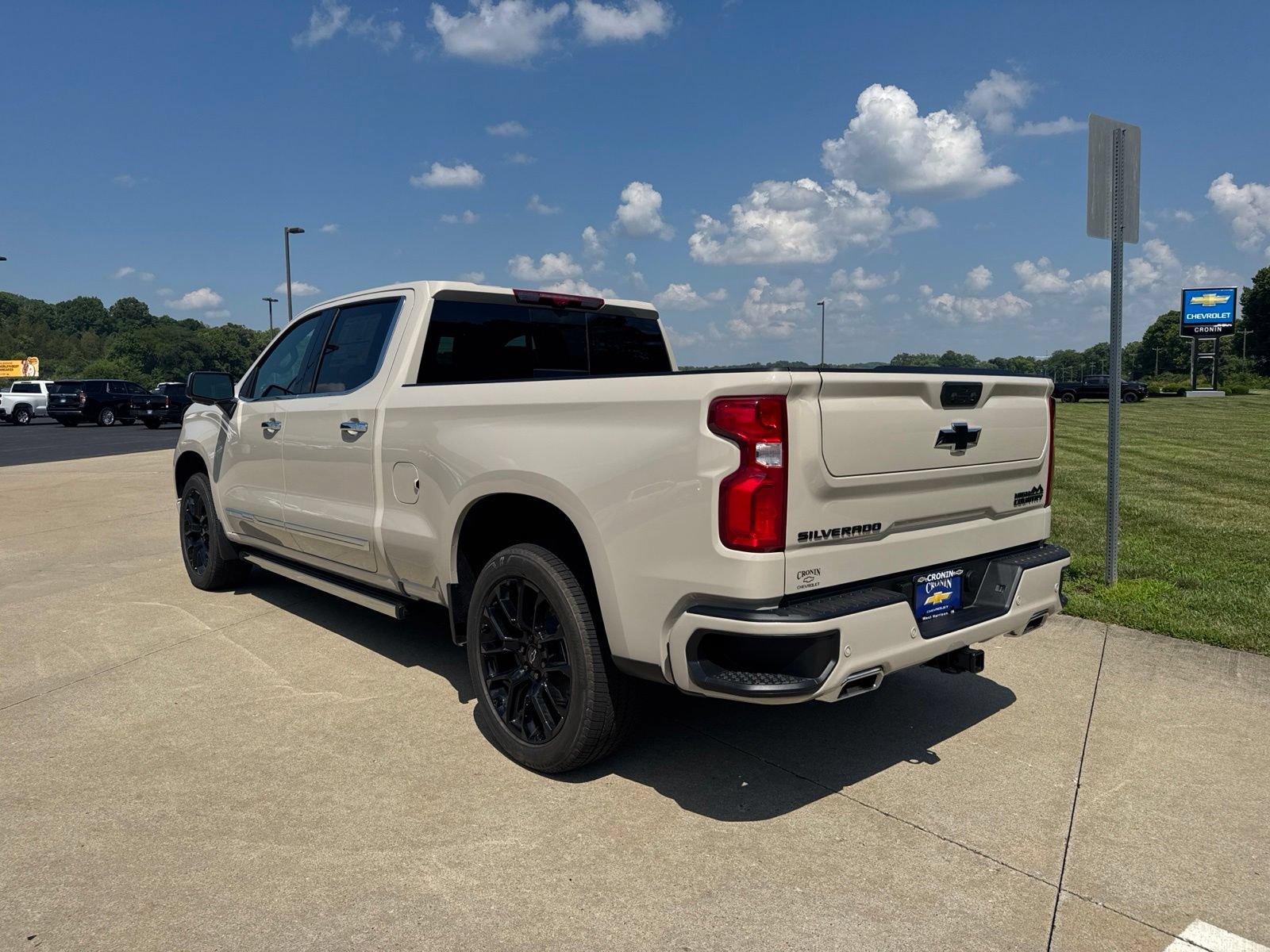 New 2026 Chevrolet Silverado 1500 High Country w/ Technology Package AWD/4WD image 6