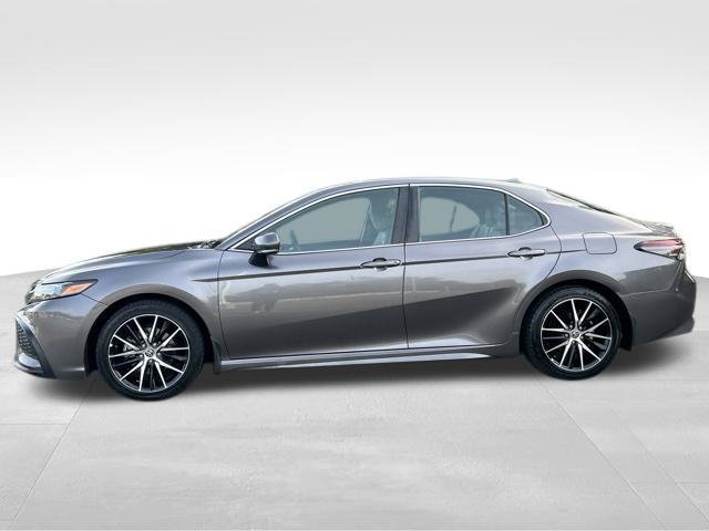 Used 2022 Toyota Camry SE AWD/4WD image 2