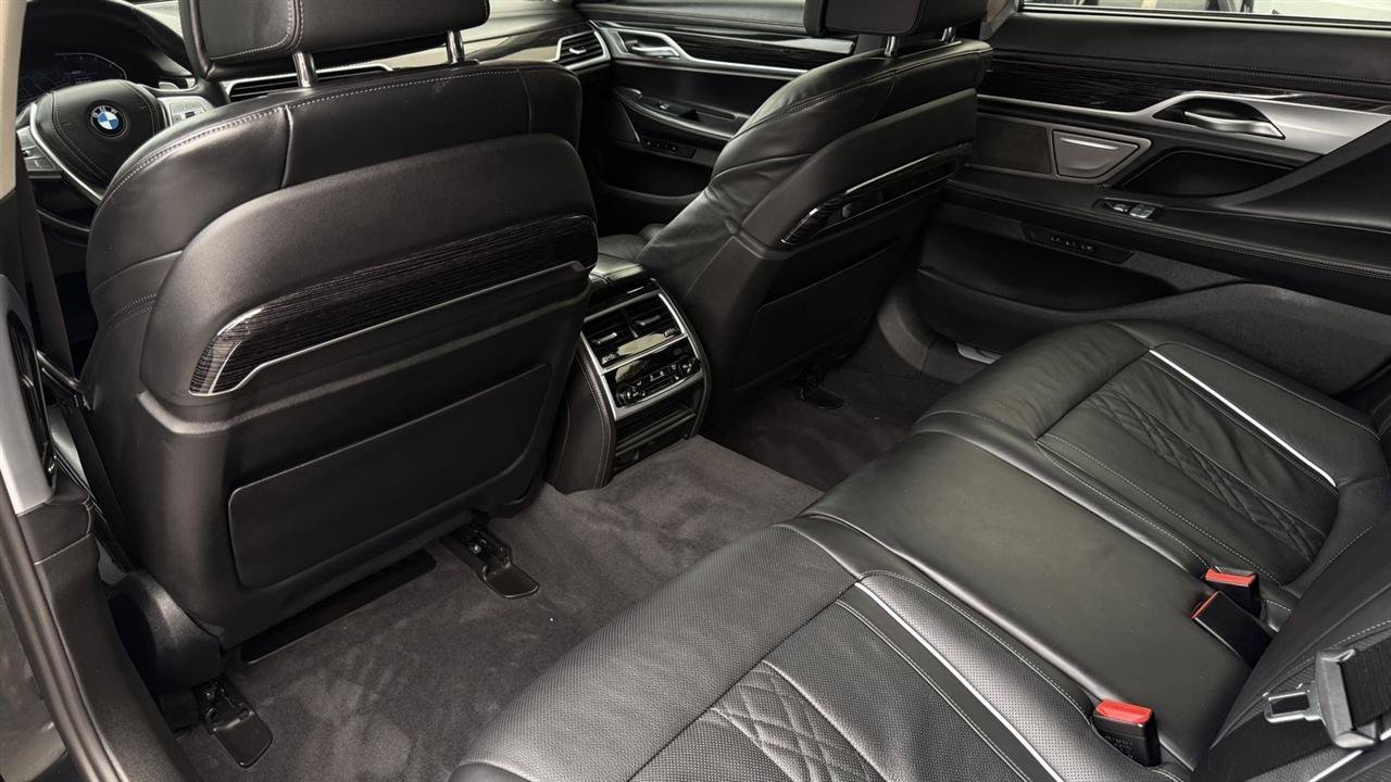 Used 2022 BMW 740i xDrive w/ Premium Package AWD/4WD image 30