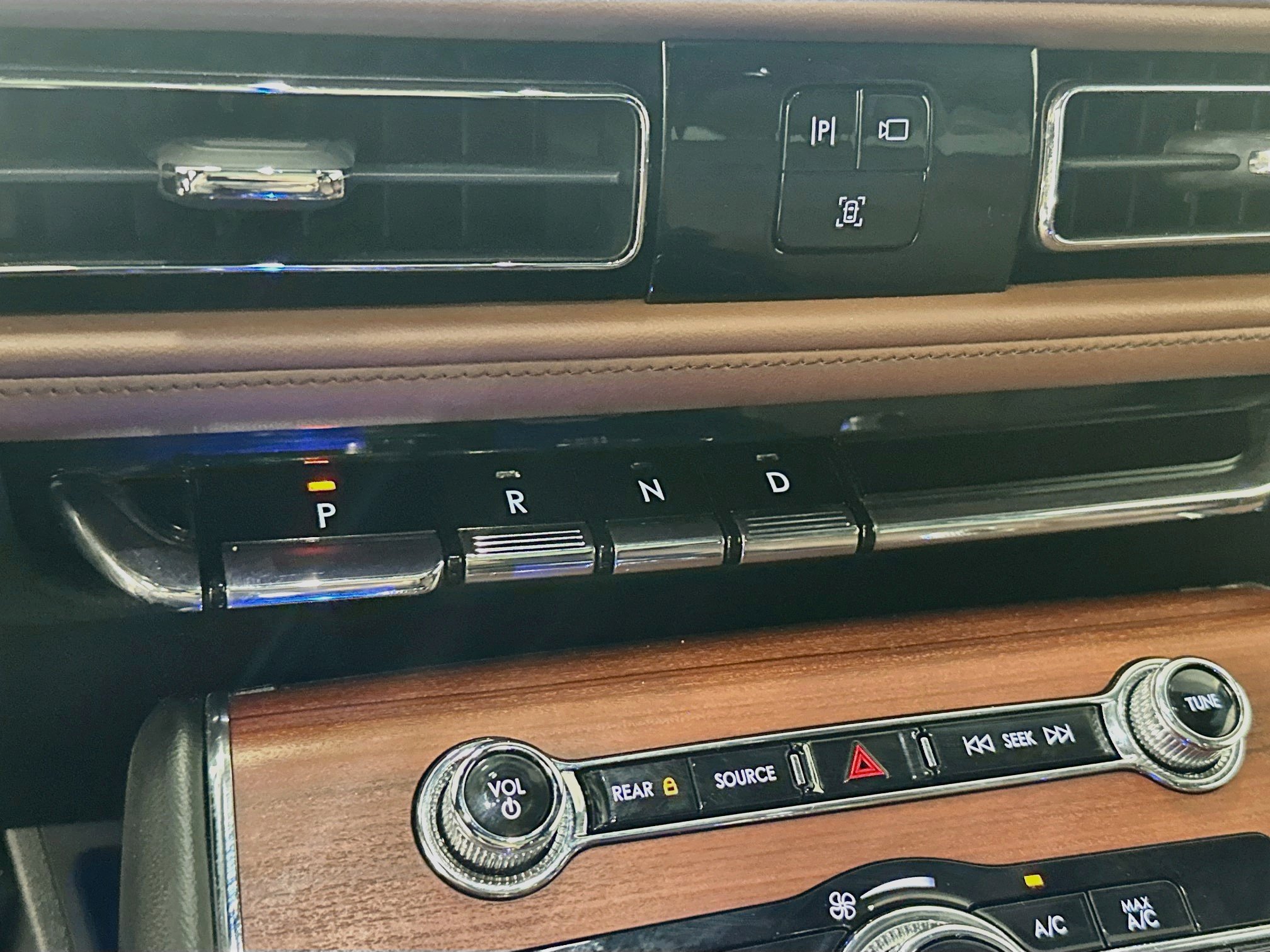 Used 2022 Lincoln Aviator Reserve w/ Equipment Group 201A AWD/4WD image 25