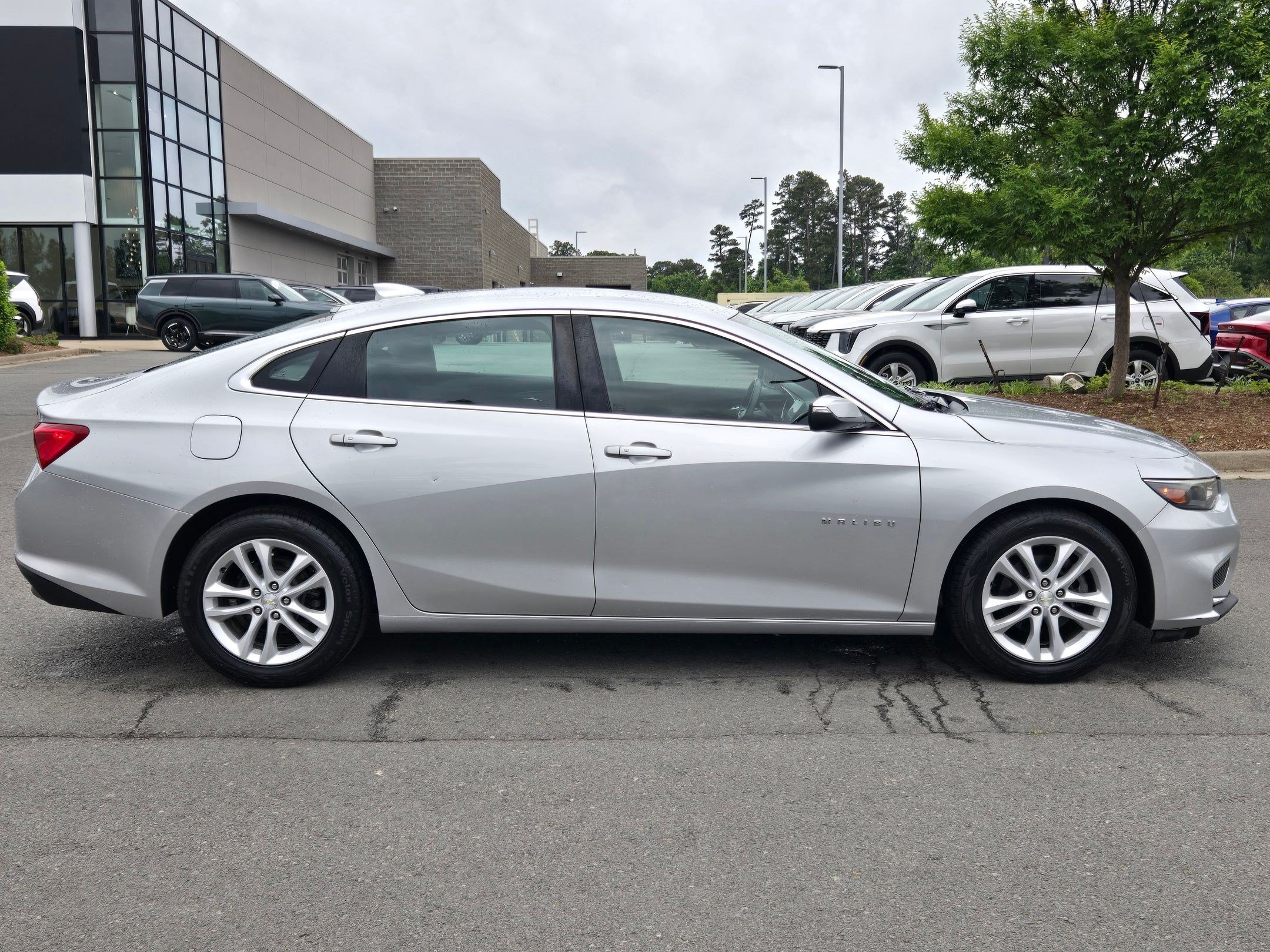 Used 2016 Chevrolet Malibu LT FWD image 8