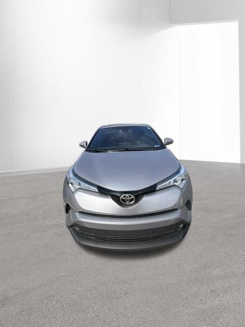 Used 2018 Toyota C-HR XLE FWD image 2