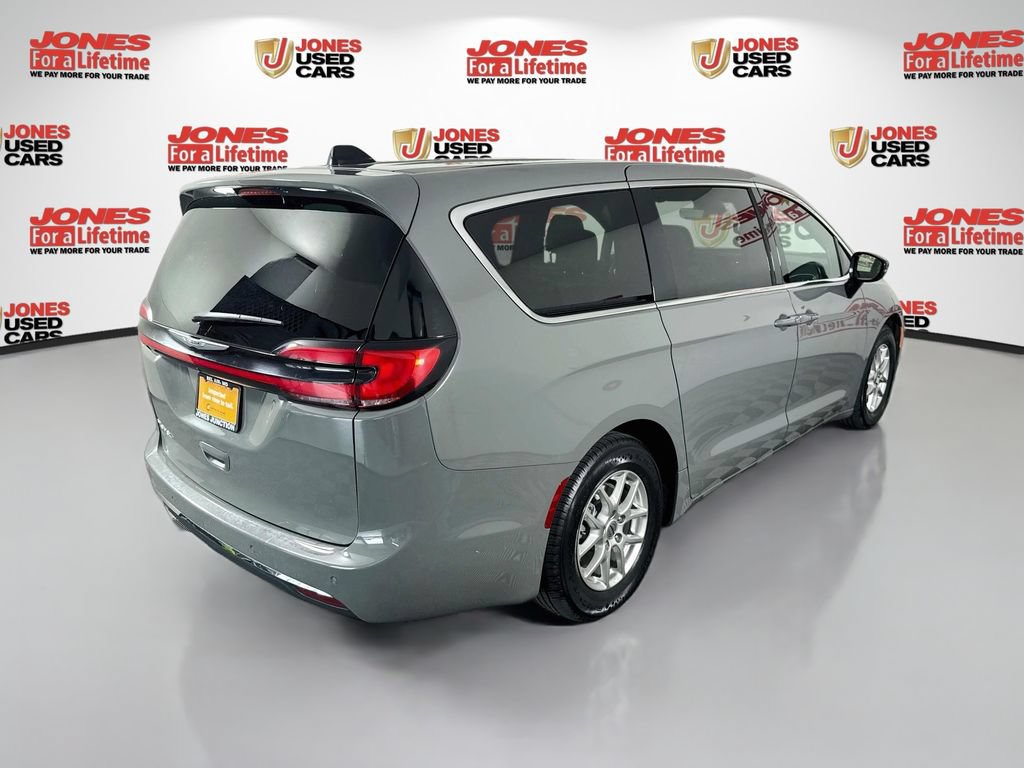 Used 2025 Chrysler Pacifica Select FWD image 17