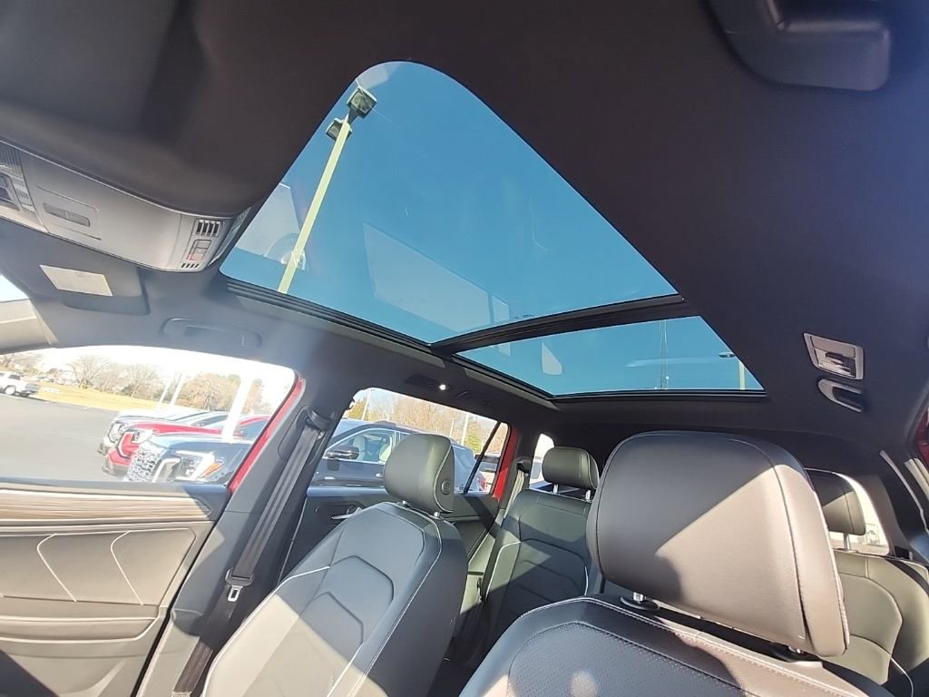 Used 2024 Volkswagen Tiguan SEL R-Line AWD/4WD image 22