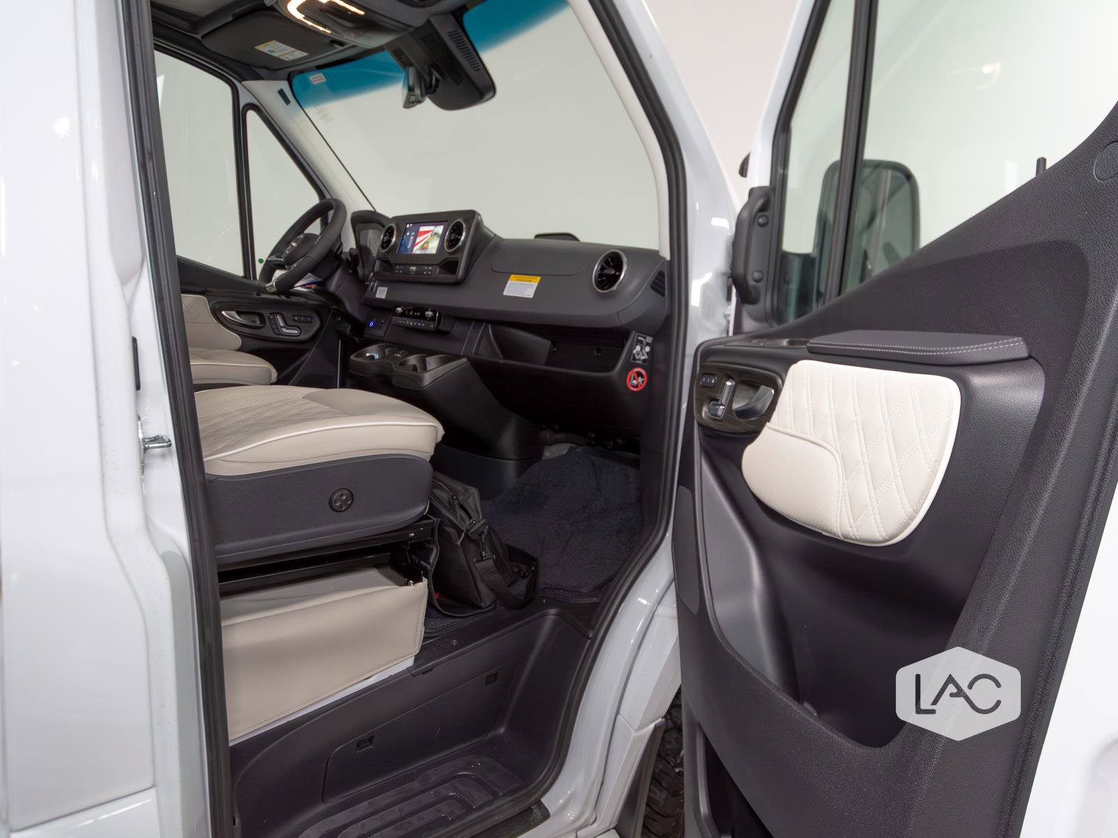Used 2025 Mercedes-Benz Sprinter 3500 image 26