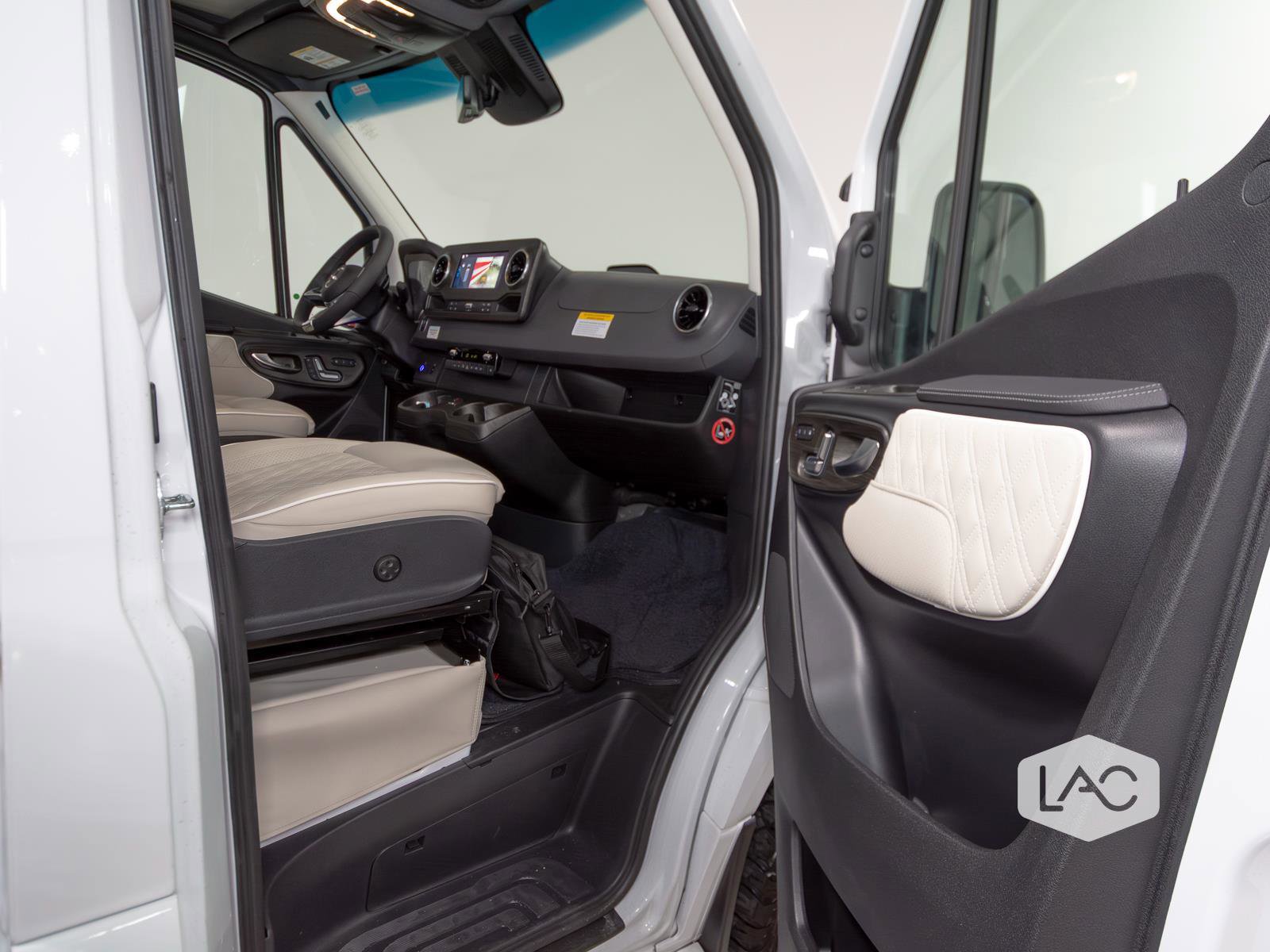 Used 2025 Mercedes-Benz Sprinter 3500 image 26