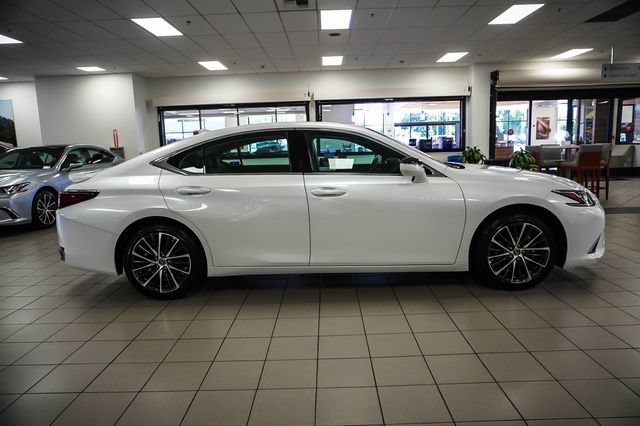 Certified 2025 Lexus ES 300h w/ Premium Package FWD image 5