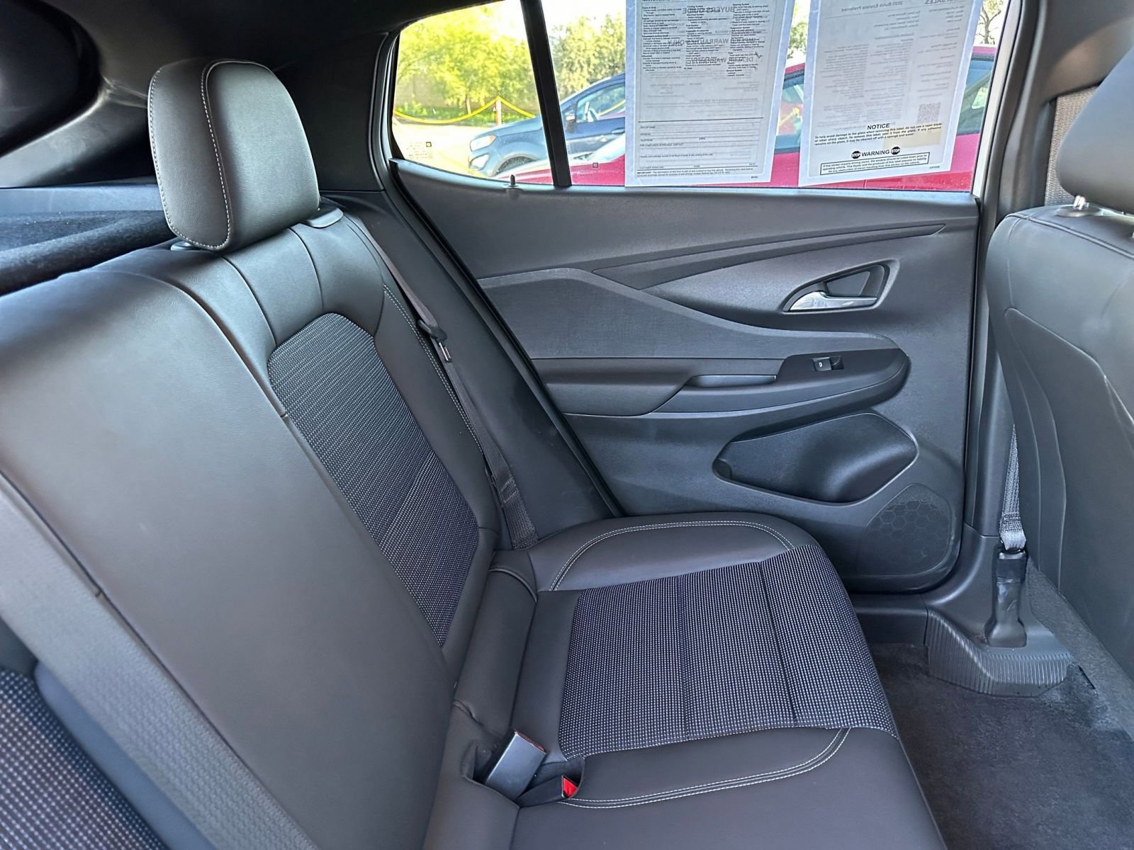 Used 2025 Buick Envista Preferred image 34