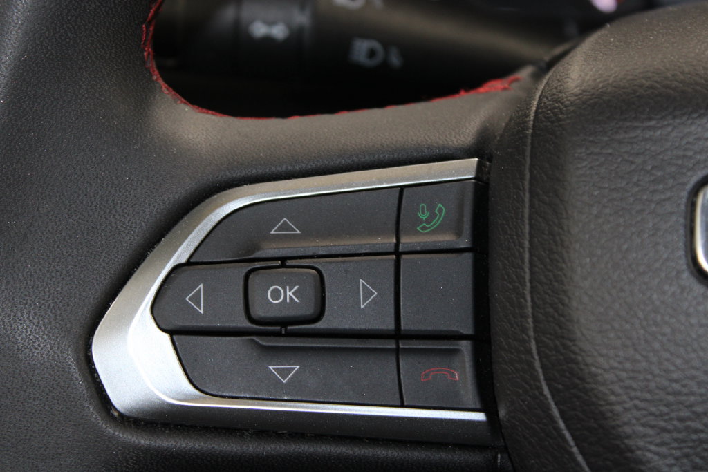 Used 2025 Jeep Compass Trailhawk AWD/4WD image 33