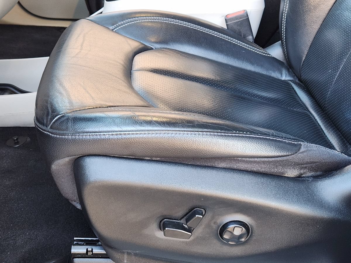 Used 2022 Chrysler Pacifica Touring-L FWD image 45