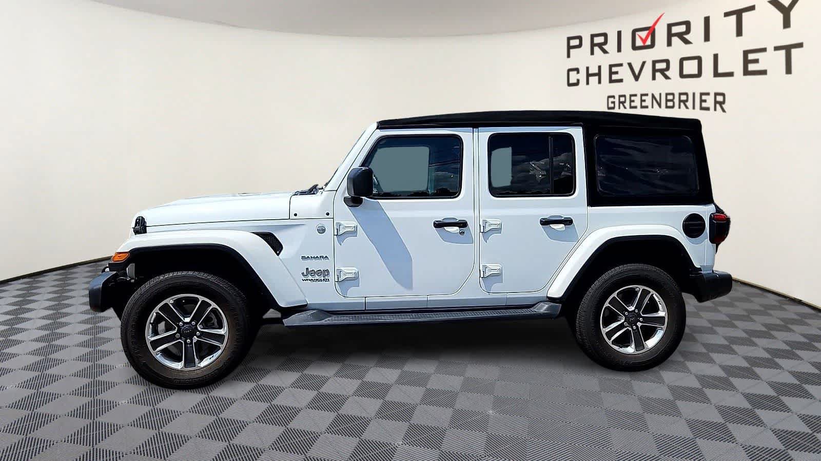 Used 2018 Jeep Wrangler Unlimited Sahara AWD/4WD image 5