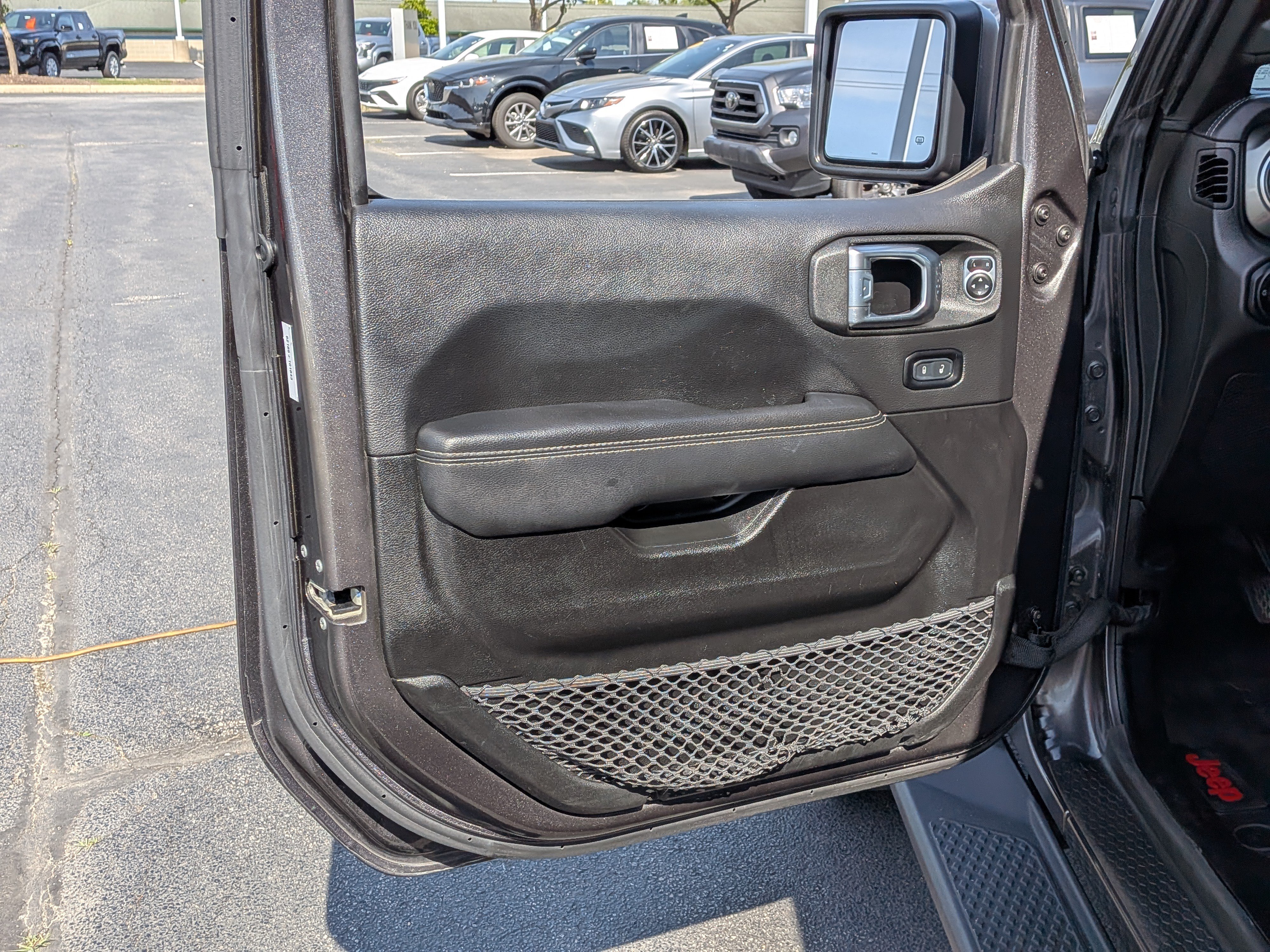 Used 2023 Jeep Gladiator Overland AWD/4WD image 18