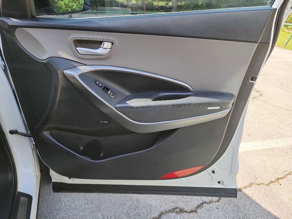 Used 2017 Hyundai Santa Fe Sport w/ Cargo Package FWD image 38