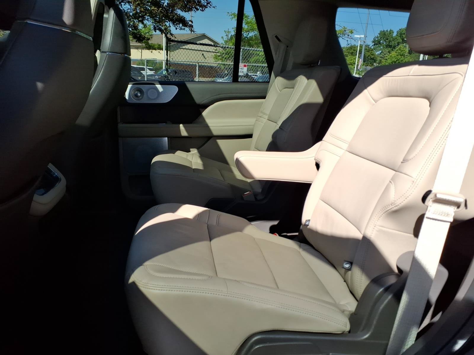 Certified 2024 Lincoln Navigator Reserve AWD/4WD image 7