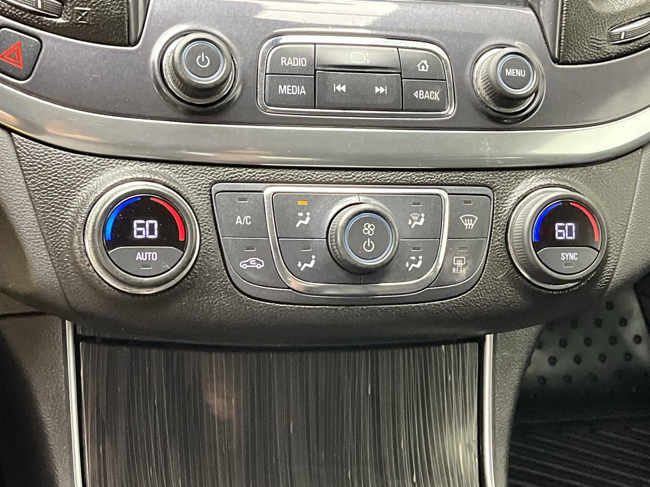 Used 2017 Chevrolet Impala LT FWD image 17