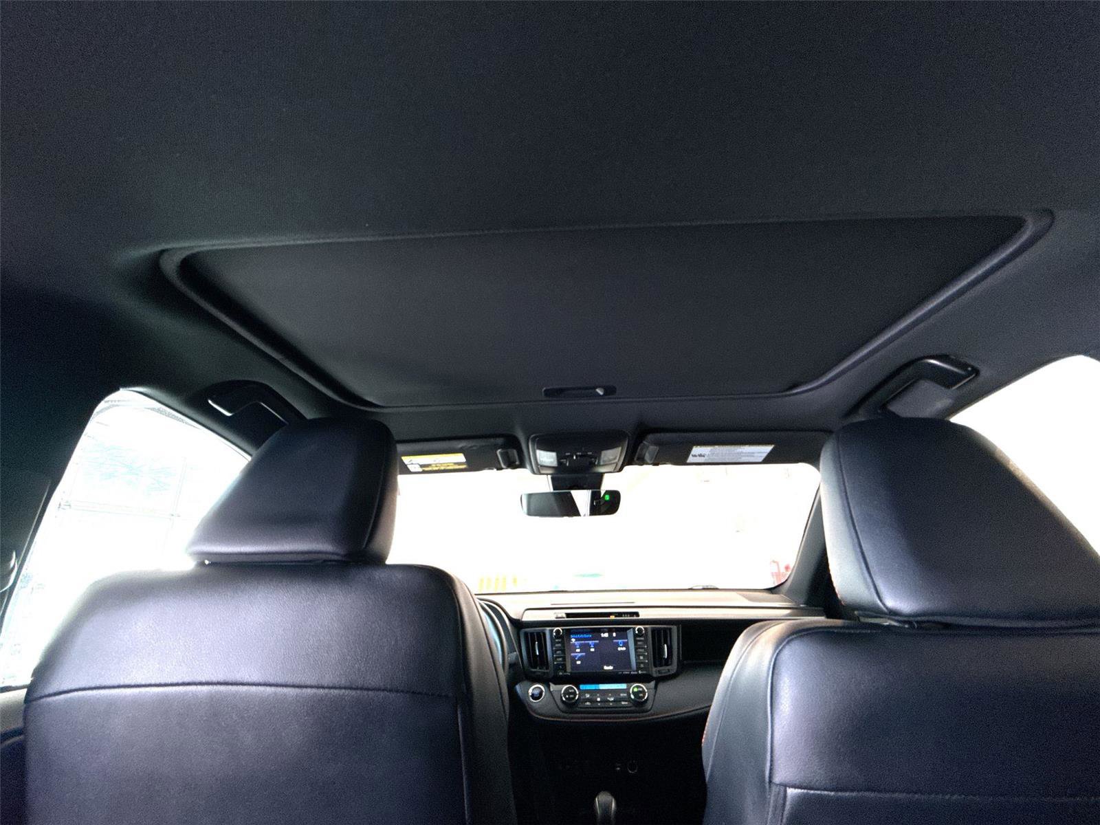 Used 2018 Toyota RAV4 SE w/ Advanced Technology Package image 16