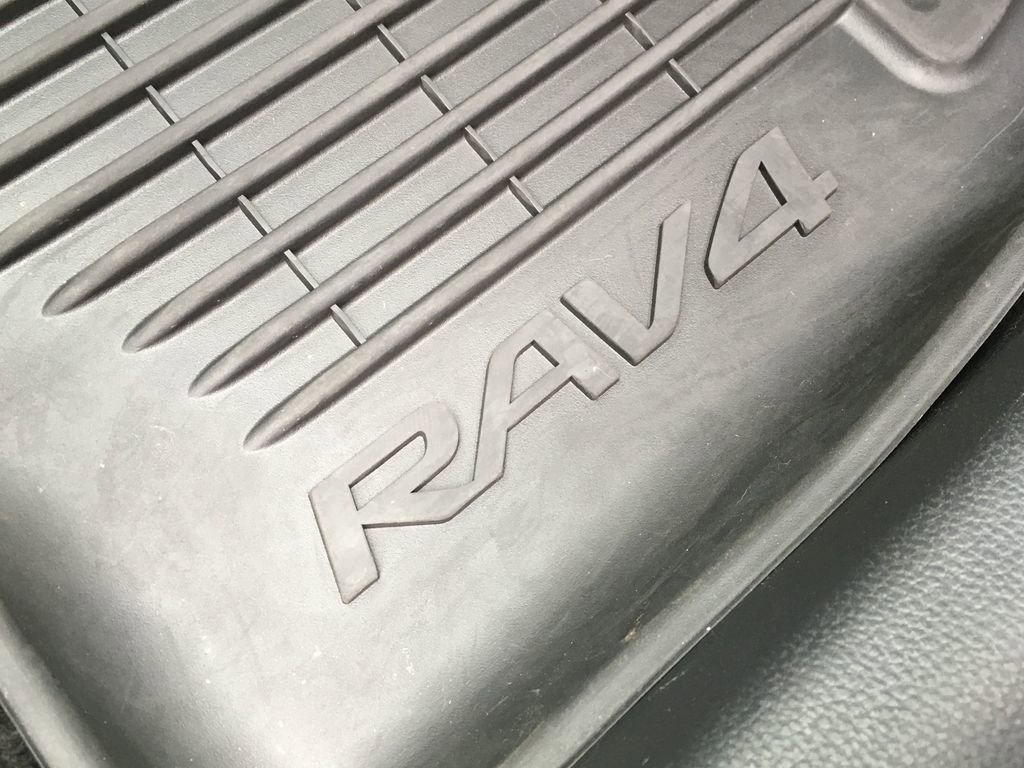 Used 2025 Toyota RAV4 XLE AWD/4WD image 28