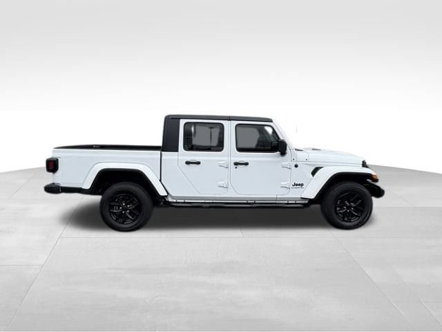 Used 2022 Jeep Gladiator Sport image 4